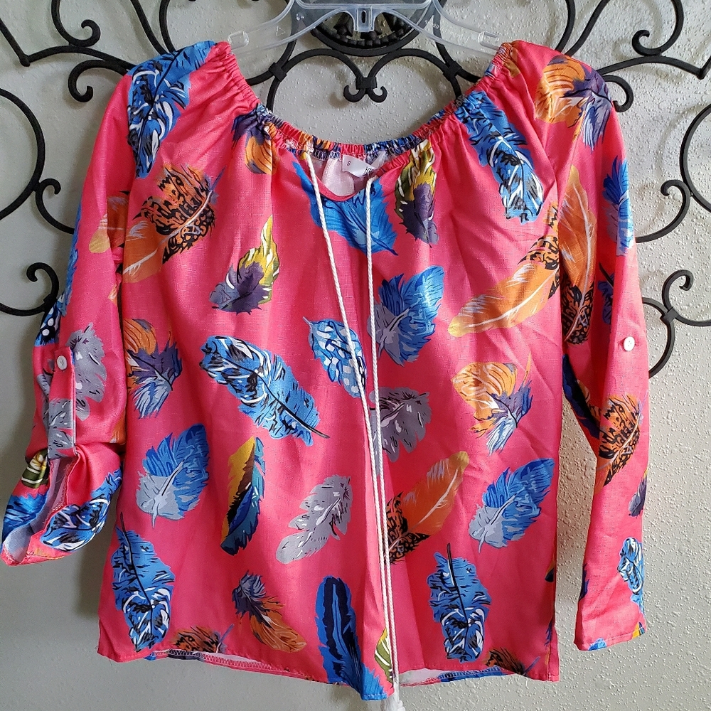 Super cute coral feather printed top.